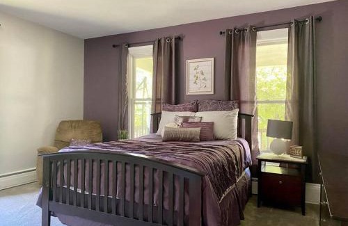 Adrian Apartment | Cozy Main Street Flat