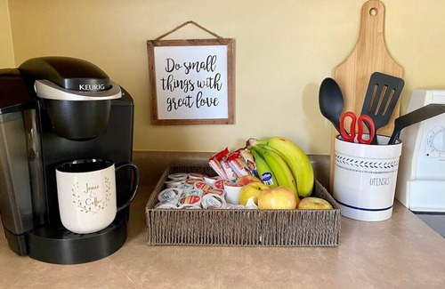 Adrian Apartment | Cozy Main Street Flat