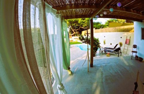 Korithion Apartment | Cozy Mama Evas Homestay with Pool and Garden for Groups of 4