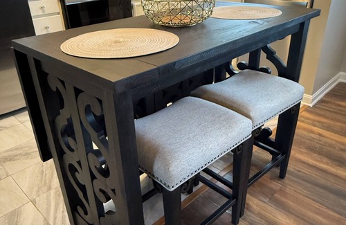 Jeffersonville - Clarksville House | Cozy meets Classy in this Modern & Inviting 3BR-2BA house with AC, WiFi