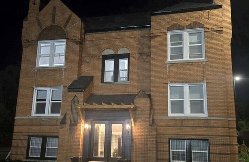 Detroit Apartment | 🛋️ Cozy Meets Contemporary Modern one bedroom with Fireplace & Smart TV – The Gratiot