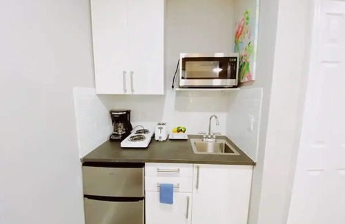 Lauderdale Harbours Apartment | Cozy Micro-Studio w/Kitchenette, Pool, & Parking