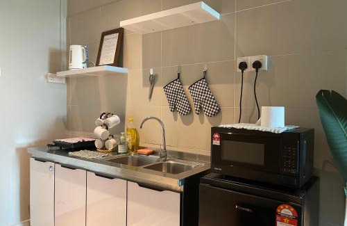 Tebrau Apartment | Cozy Milky Home Mount Austin JB 5 Pax