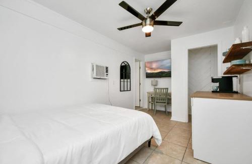 Cypress Apartment | Cozy MiniStudio with Queen Bed Coffee