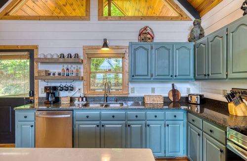 Mineral Bluff Cabin | Cozy Mntn Escape *Fireplace *Games *Views *Hot Tub