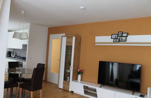 Donaustadt Apartment | Cozy, Modern 1-bdrm Apt w/Garage near VIC-UNO City