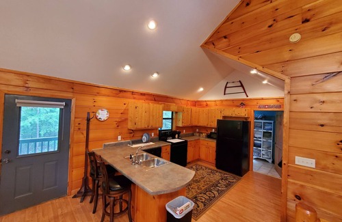 Blairsville Cabin | Cozy Modern Cabin, Fall in Love with Nature Again!