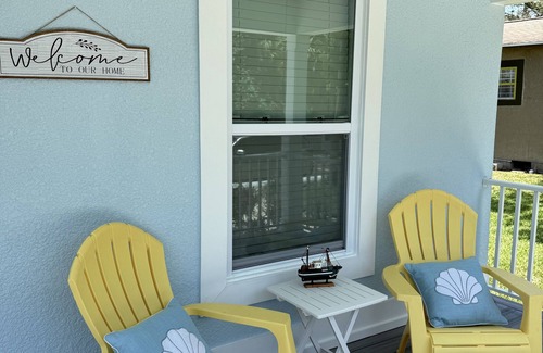 Tarpon Springs House | Cozy & Modern Coastal Retreat- Steps from the Sponge Docks!