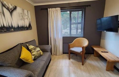 Somerset East Apartment | Cozy Modern Private Apartment