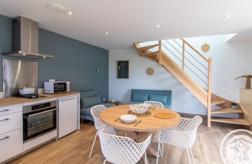 Saint-Mathurin-sur-Loire Cottage | Cozy Modern Retreat: Renovated, Terrace, Near Loire River & Castles, Ideal for Couples