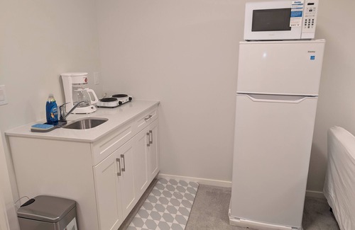 Fort Gary House | Cozy Modern Suite - Peaceful Stay & Hwy Access