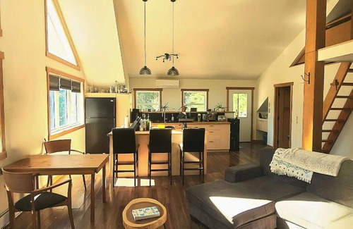 Blaeberry House | Cozy mountain view home w/hot tub