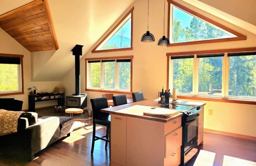 Blaeberry House | Cozy mountain view home w/hot tub