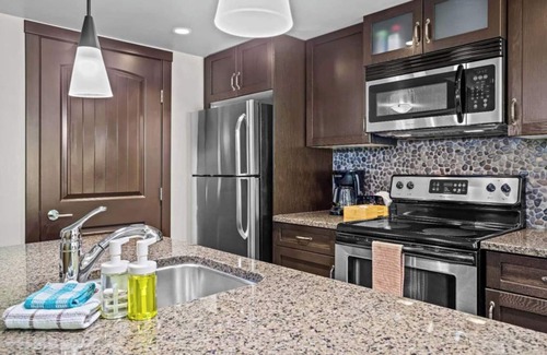 Dead Man's Flats Apartment | Cozy Mountain Hideaway, King Bed, hot tub, free parking, Wi-Fi, up to 4 people!