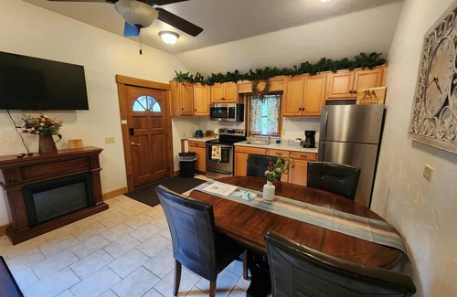 Champion Cabin | Cozy Mountain Cabin~ Near Seven Springs!