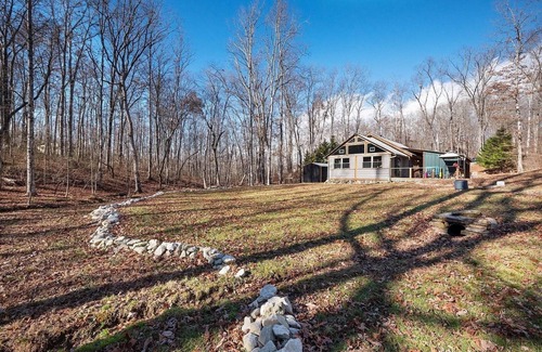 Monteagle Cabin | Cozy Mountain Cabin w/Creek, near Dining & Hiking