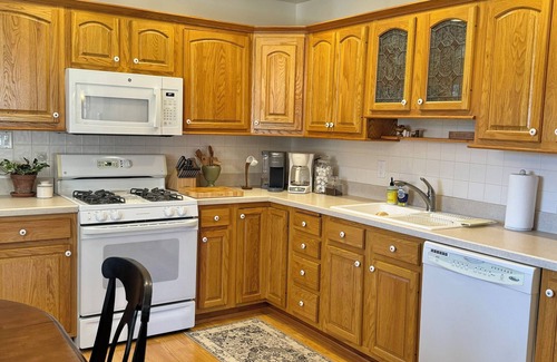 Jamison City House | Cozy Mountain Getaway - Near Rickett’s Glen