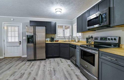 Skyland Apartment | Cozy Mountain Getaway - 15 min to DT