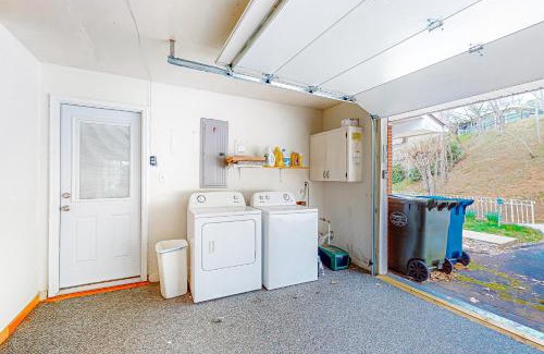 Waynesville Hotel | Cozy Mountain Hideaway