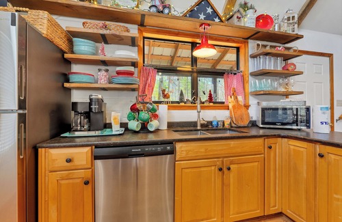 Townsend House | Cozy mountain home ! This home is elderly friendly. Has nature at your back door