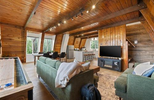 Midway House | Cozy Mtn Cabin - Epic Views - Hot Tub - Fire Pit