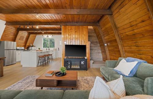 Midway House | Cozy Mtn Cabin - Epic Views - Hot Tub - Fire Pit