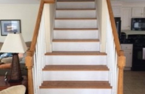 Westbrook Center Cottage | Cozy Nantucket Style Cottage, mins walk to private beach.