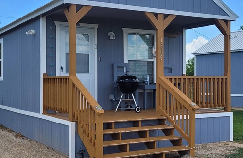 Long Mott Cabin | Cozy New Cabins