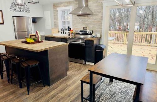 Albrightsville House | Cozy newly remodeled cabin in the Poconos