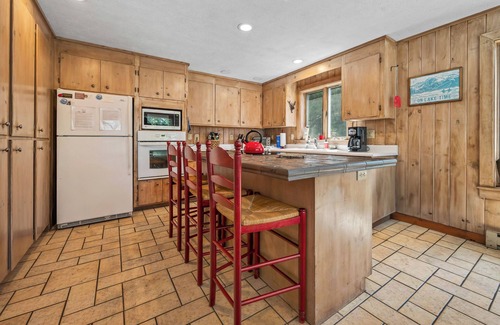 Rangeley House | 🐾Cozy Nights - Dog friendly home on the Eastern Shore of Rangeley Lake