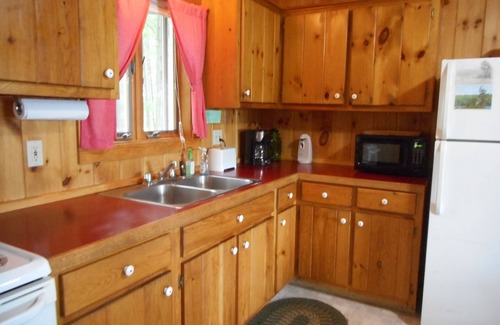 Damariscotta Cottage | Cozy Nook Cottage - Peaceful cottage with scenic views of Pemaquid Lake