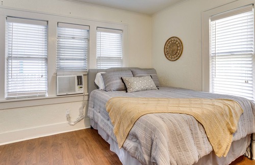 Norman Apartment | Cozy Norman Studio: Walk to OU + Campus Corner!