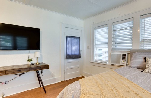 Norman Apartment | Cozy Norman Studio: Walk to OU + Campus Corner!