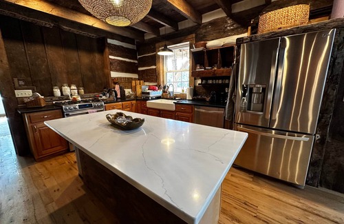 Williamsport Cabin | Cozy Oak & Ember Lodge