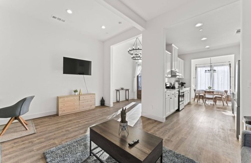 Oakland House | Cozy Oakland Home