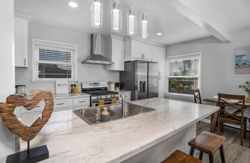 Santa Ana Heights House | Cozy OC Home - Near Disney, Beaches, Malls,.