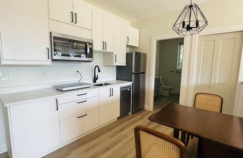 Yellow Point Apartment | Cozy Oceanfront Studio with King bed/Beach Access