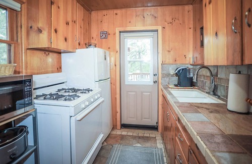 Big Bear City Cabin | Cozy on Rainbow