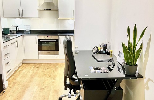 Whittington Apartment | Cozy One Bed Apartment with balcony (Colindale)