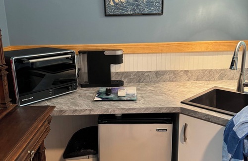 Carova Beach Cottage | Cozy open space cabin-under oaks on a 10 acre estate near beach