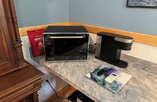 Carova Beach Cottage | Cozy open space cabin-under oaks on a 10 acre estate near beach