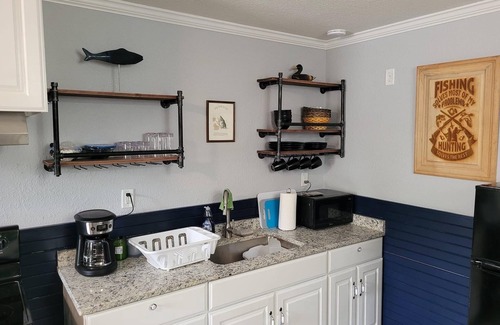 Warsaw Apartment | Cozy Ozark Retreat Near Fishing Hotspots (dog-friendly)