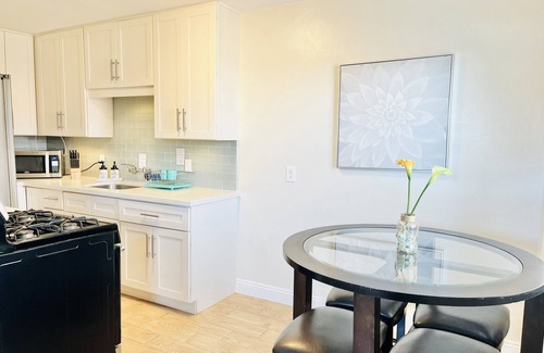 Pacific Beach Cottage | Cozy Pacific Beach Cottage w/Bikes, Private Yard & Entrance