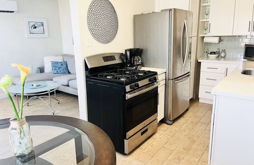 Pacific Beach Cottage | Cozy Pacific Beach Cottage w/Bikes, Private Yard & Entrance