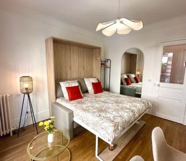 Combat Apartment | Cozy Parisian Apartment newly renovated