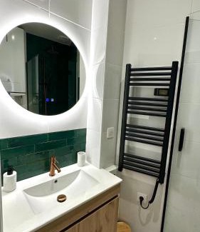 Combat Apartment | Cozy Parisian Apartment newly renovated