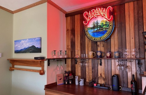 Old Forge House | Cozy, peaceful "camp" in Hollywood Hills, just north of the town of Old Forge