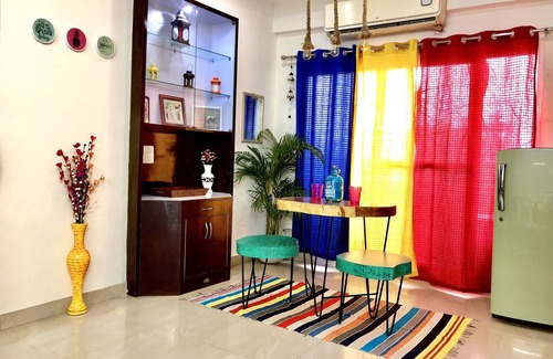 Noida Apartment | Cozy, Peaceful & Luxurious Stay