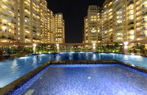 Noida Apartment | Cozy, Peaceful & Luxurious Stay