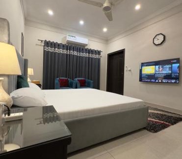Faisalabad House | Cozy & Peaceful Rooms Near Lyallpur Galleria